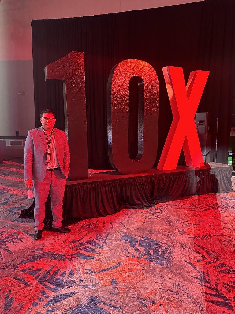 Lucas Alvarado at 10x convention
